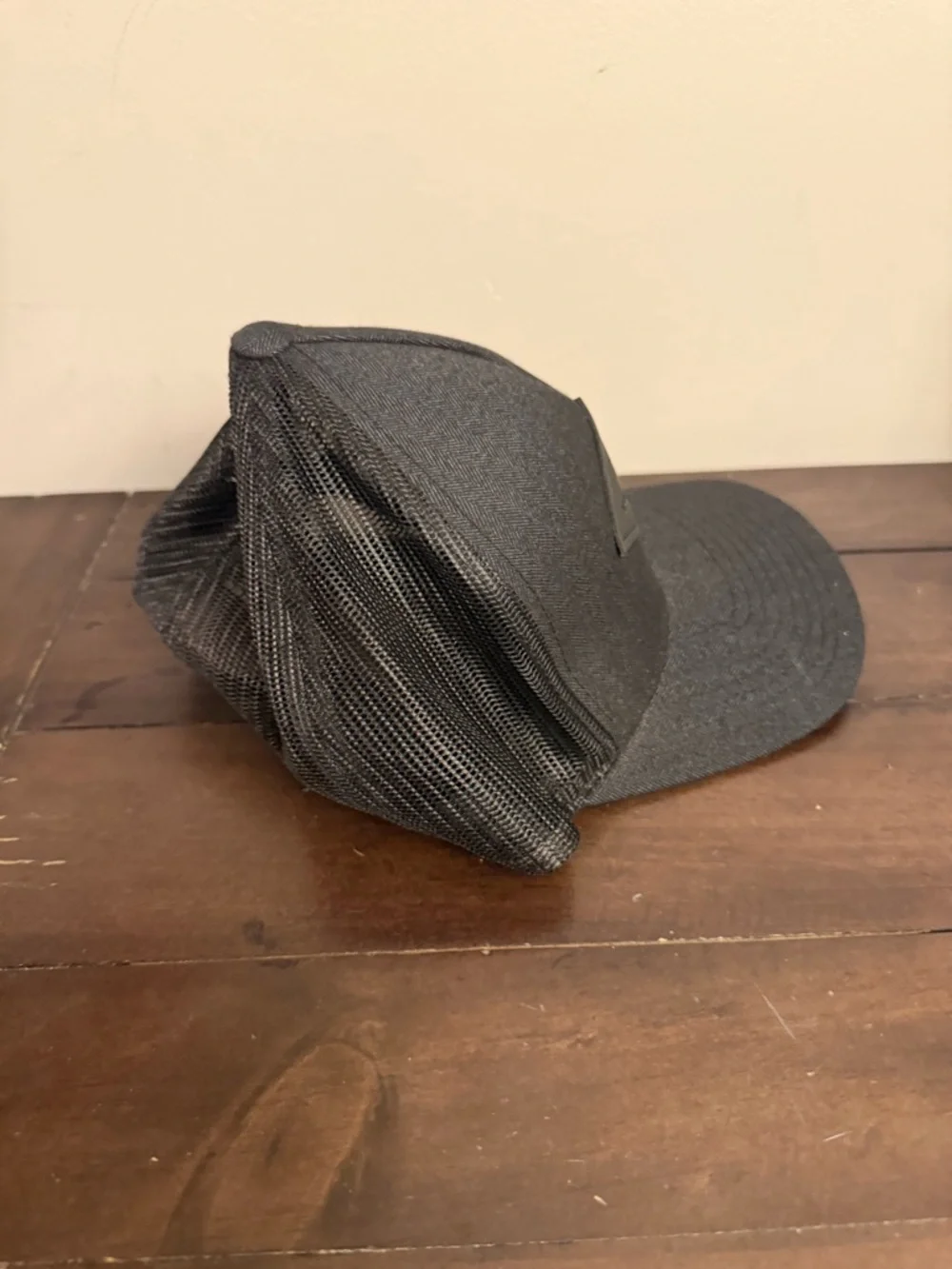 RVCA Black Mesh Trucker Hat Snapback Mid Fit Surf Skate Streetwear Cap